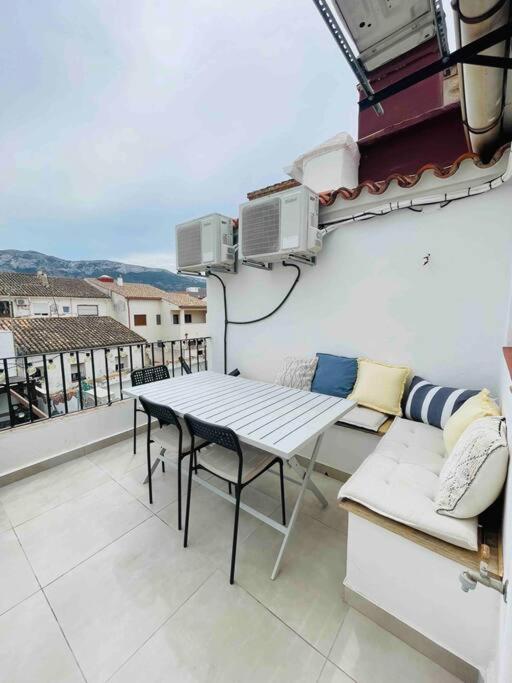 Attic Apartment In Old Town Dénia Esterno foto
